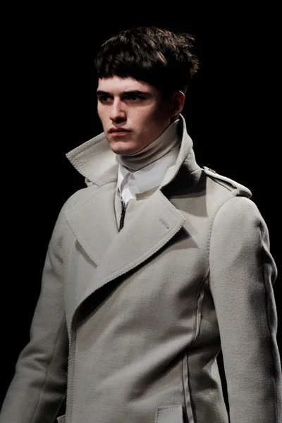 Look 10